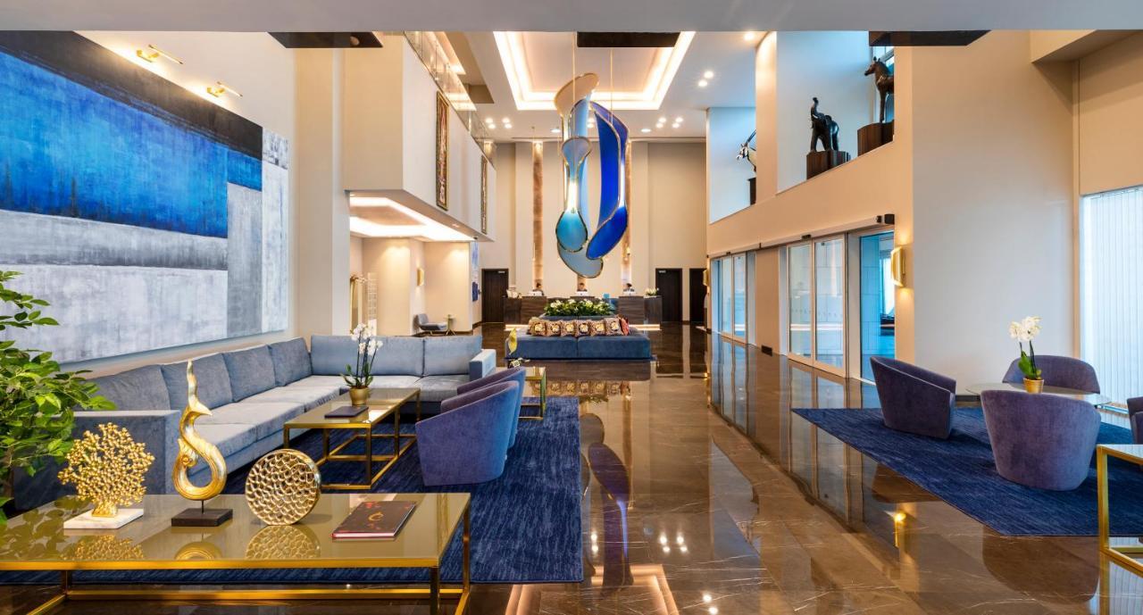 Centara West Bay Hotel & Residences Doha Exterior foto The interior of the lounge