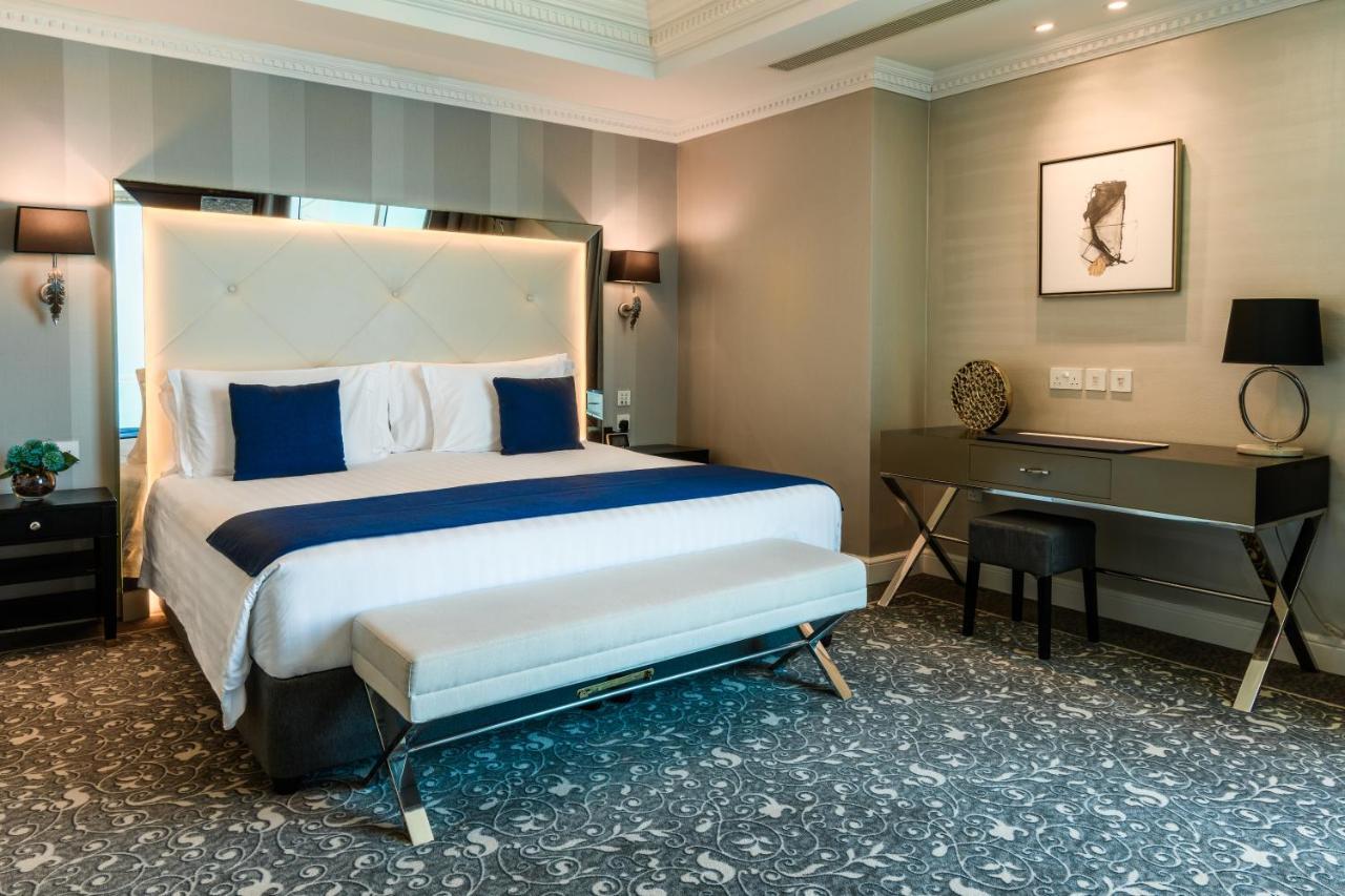 Centara West Bay Hotel & Residences Doha Exterior foto A bedroom at the hotel