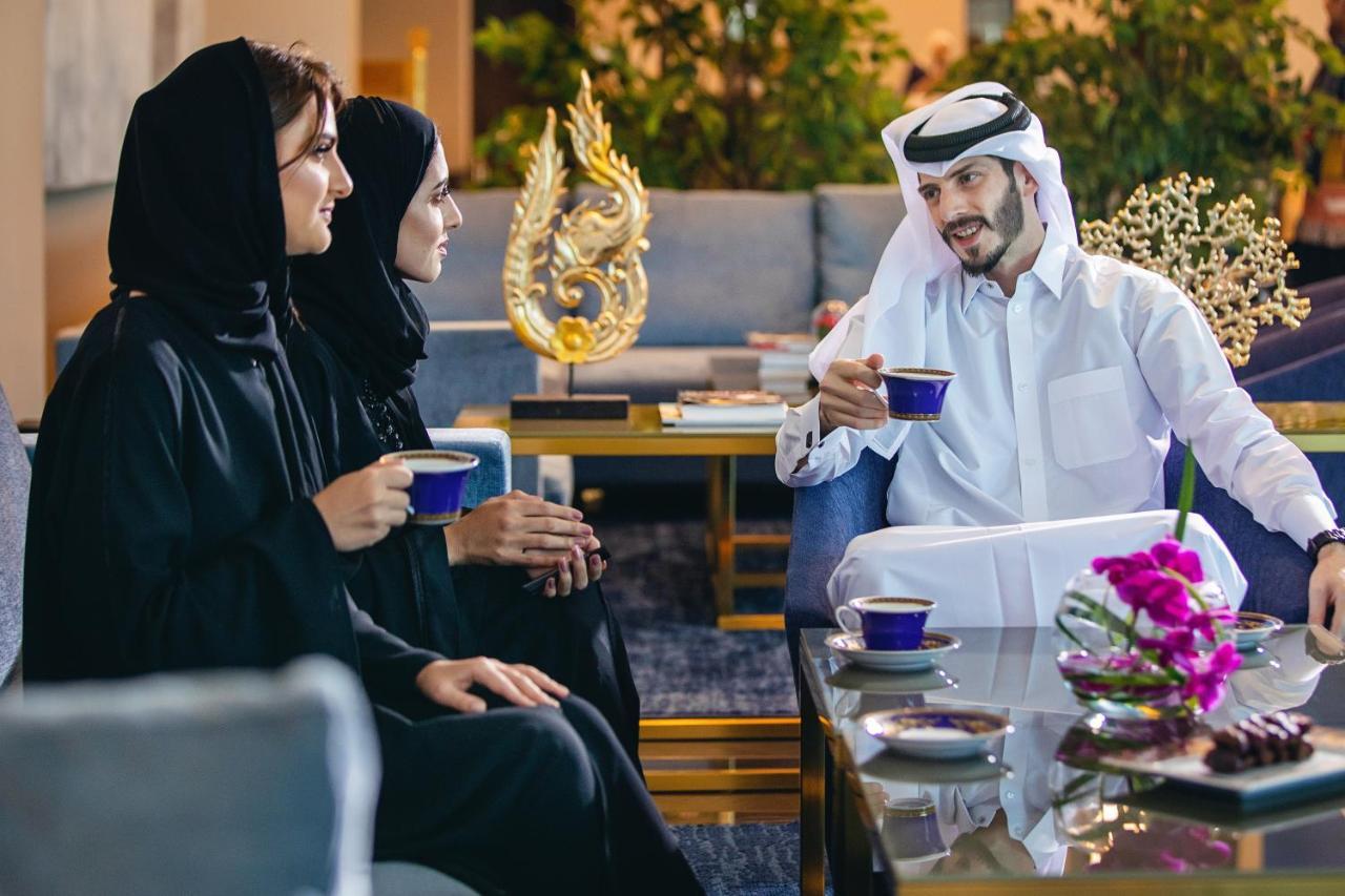 Centara West Bay Hotel & Residences Doha Exterior foto Arab people drinking Arabic coffee
