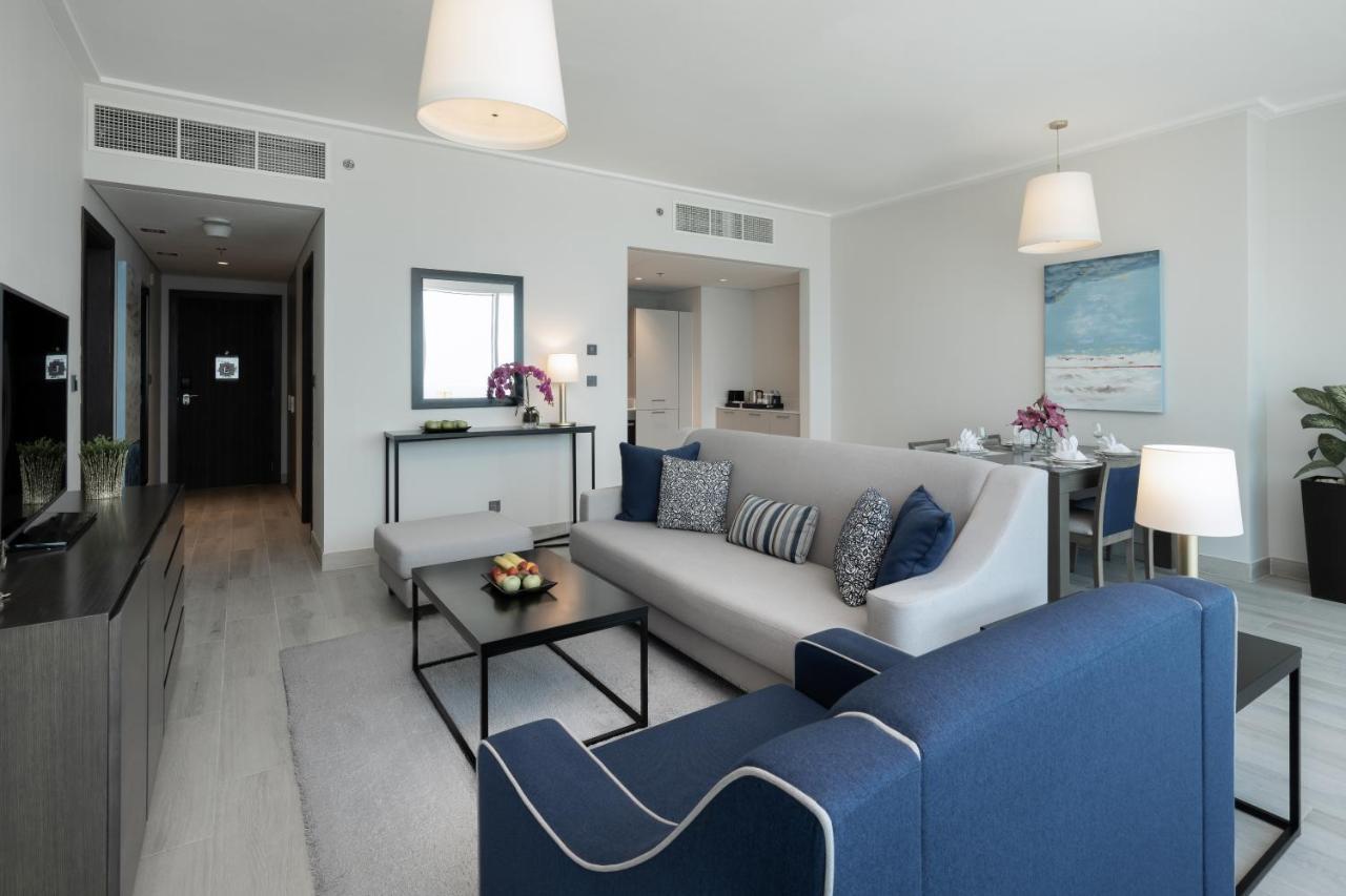 Centara West Bay Hotel & Residences Doha Exterior foto A living room at the Address Downtown Hotel