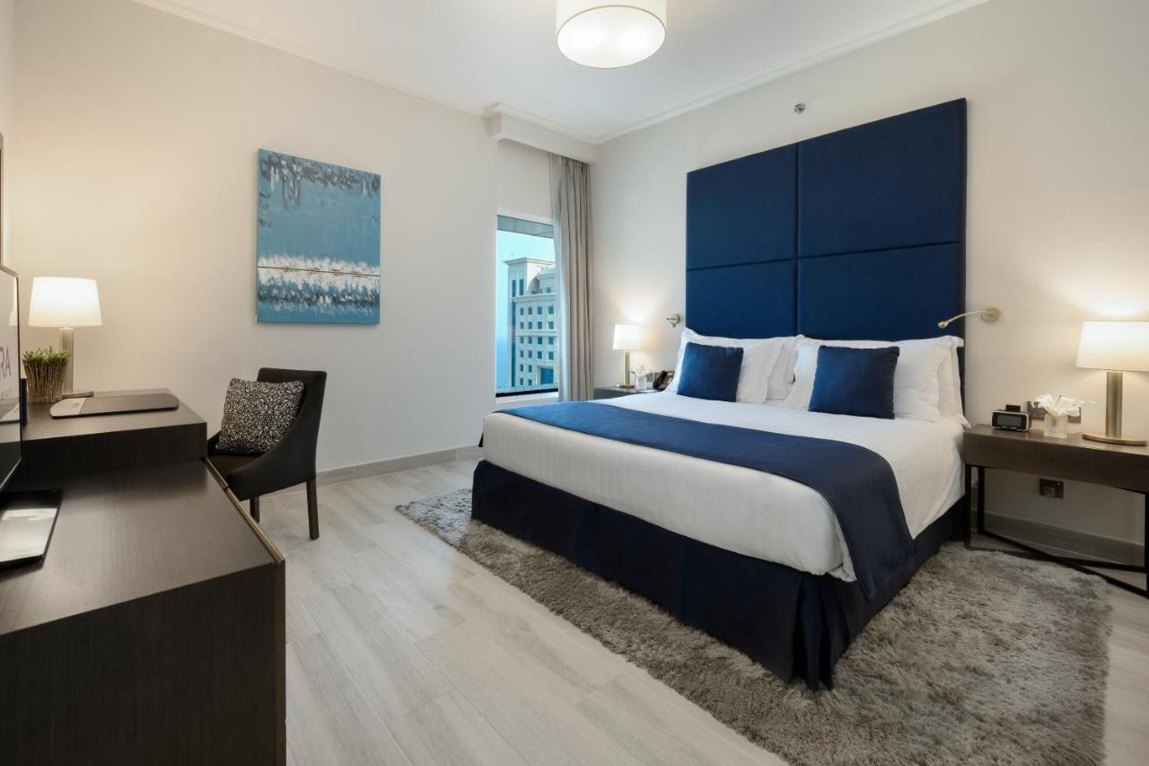 Centara West Bay Hotel & Residences Doha Exterior foto A bedroom at the hotel