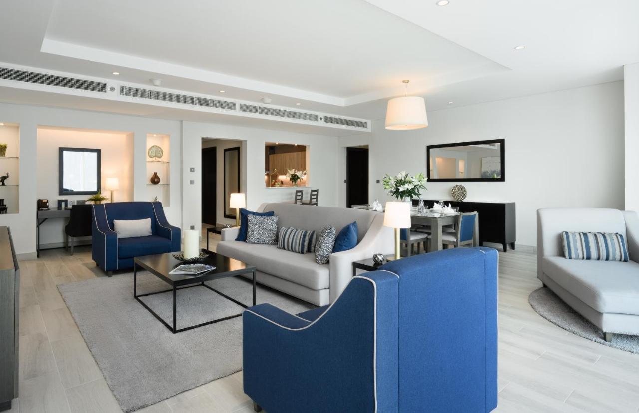 Centara West Bay Hotel & Residences Doha Exterior foto The interior of a suite at the Jumeirah Emirates Towers Hotel