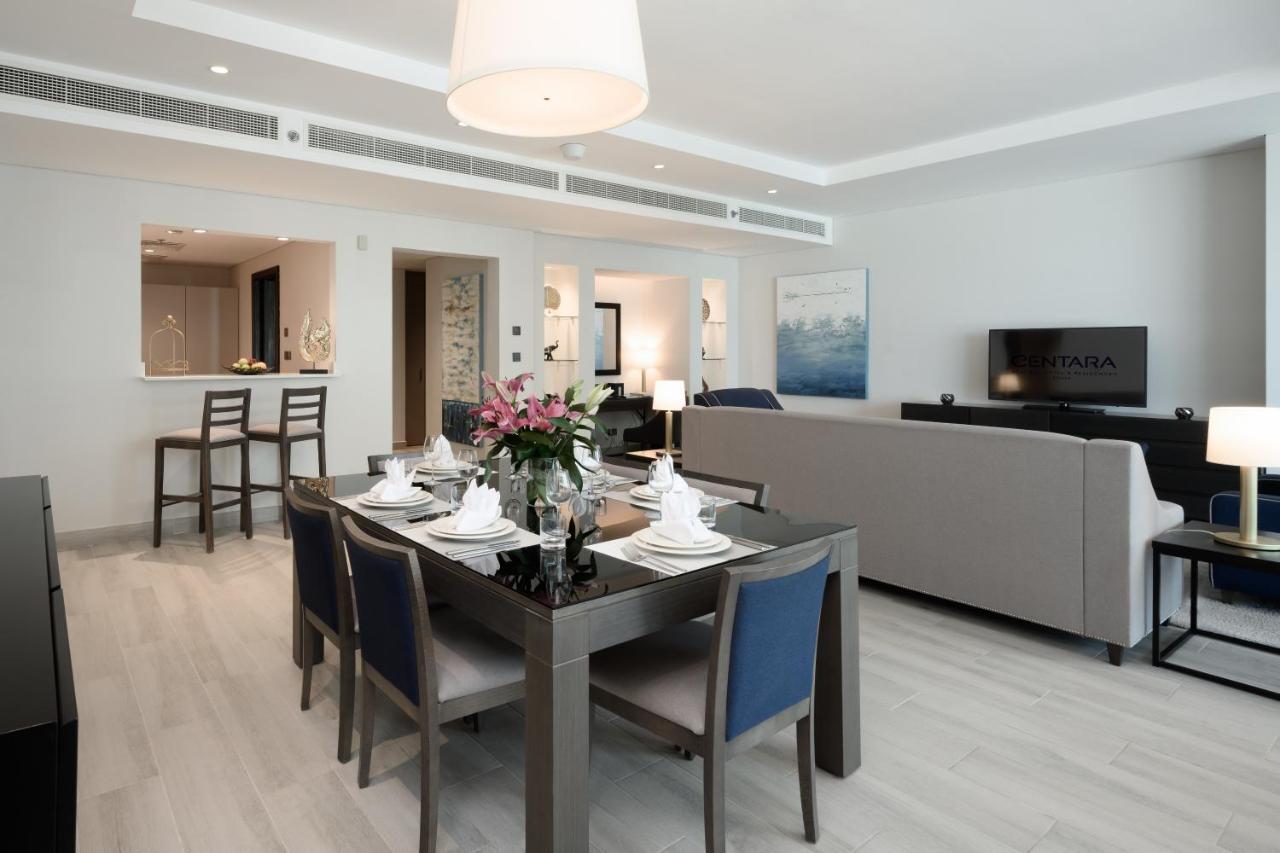 Centara West Bay Hotel & Residences Doha Exterior foto A living room at the Ritz-Carlton, DIFC