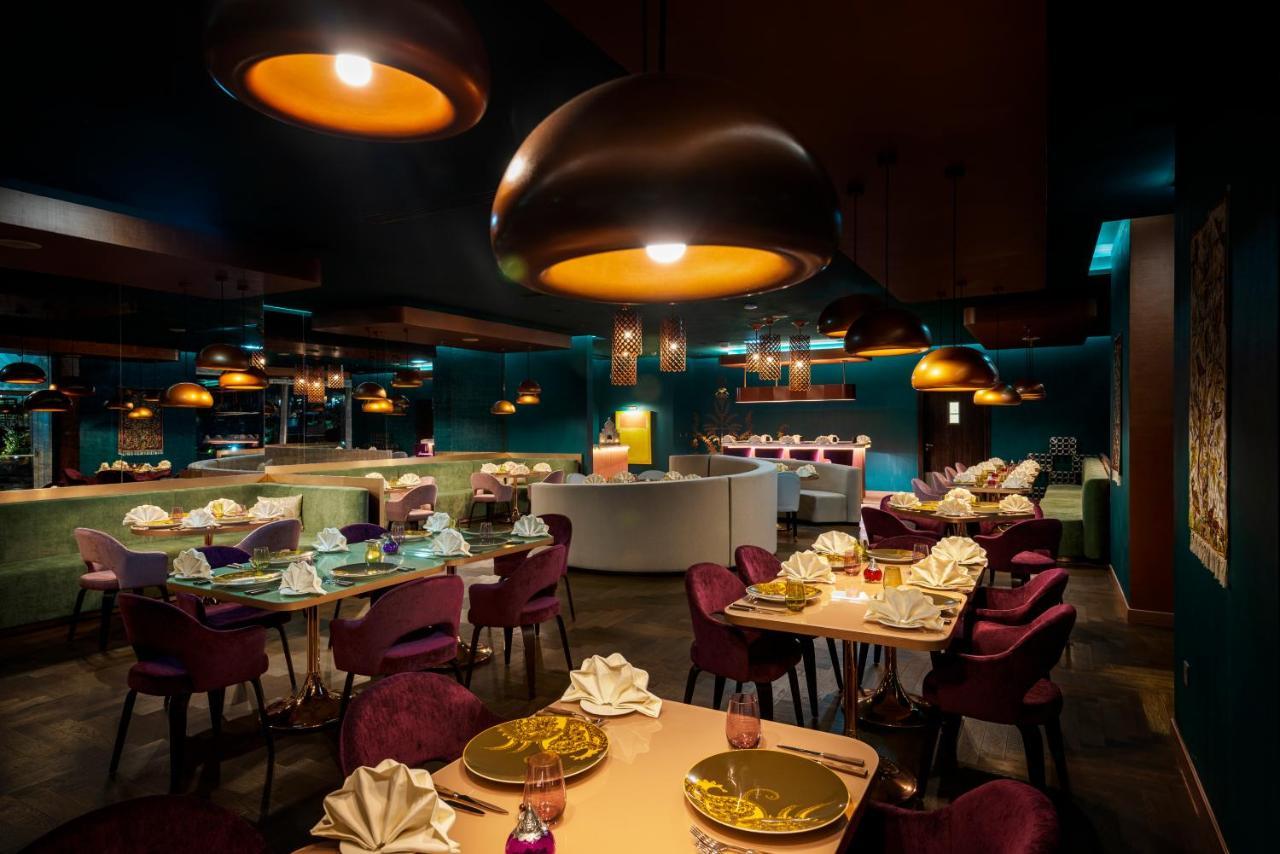 Centara West Bay Hotel & Residences Doha Exterior foto The interior of the restaurant